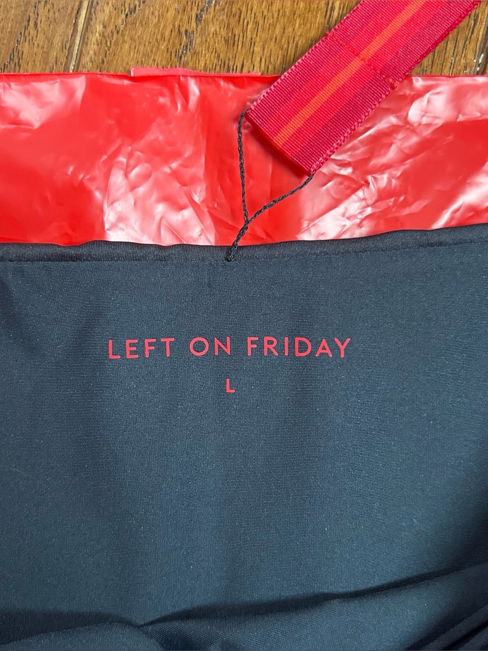 Left On Friday Wear To Bottoms - Picture 2 of 4
